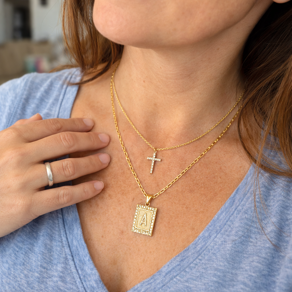 Set de Collares Inicial y Cruz Oro