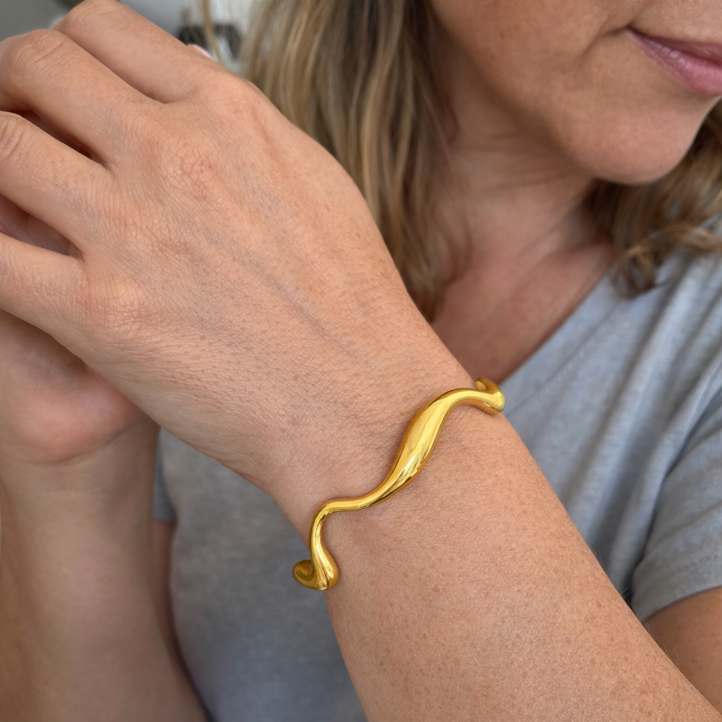 Anillo Elyra Flujo Suave Oro