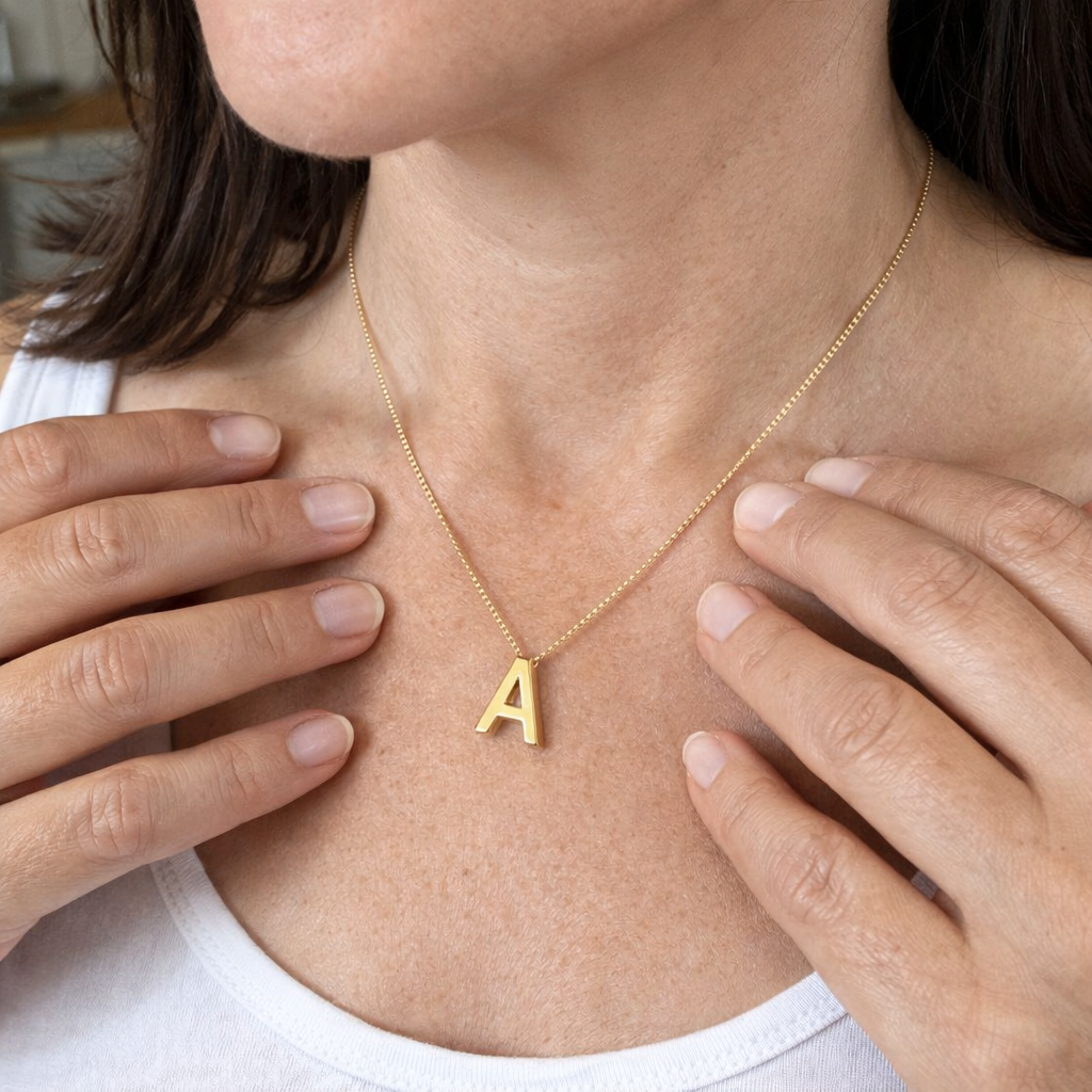 Collar con Inicial Oro