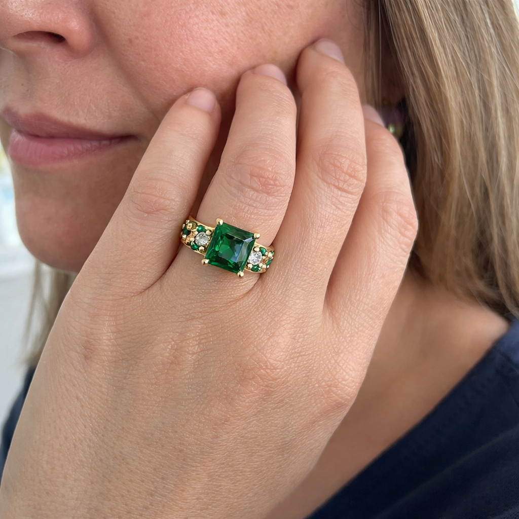 Anillo Averine Virdara Esmeralda