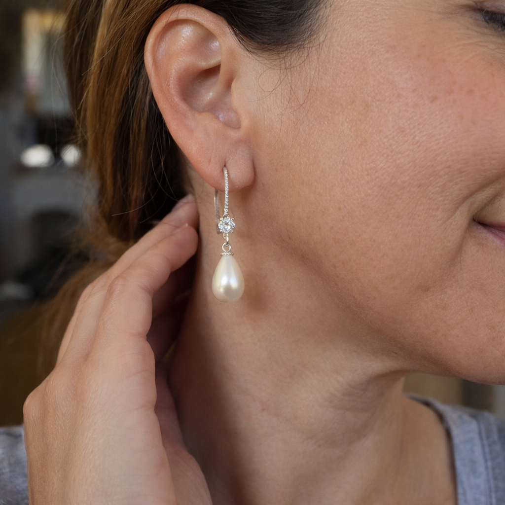 Pendientes Colgantes con Perlas Brillantes