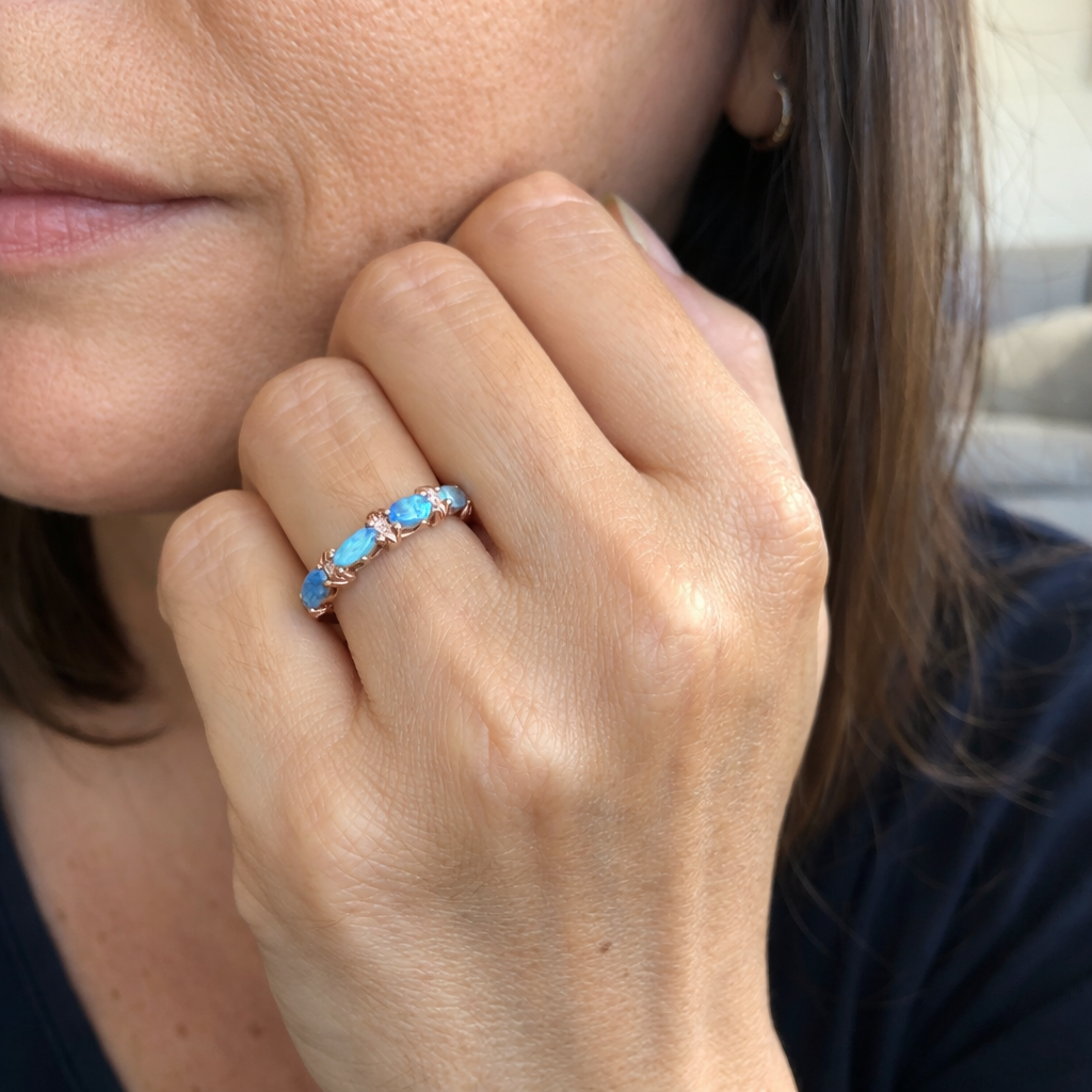 Anillo Ópalo Azul Elegante