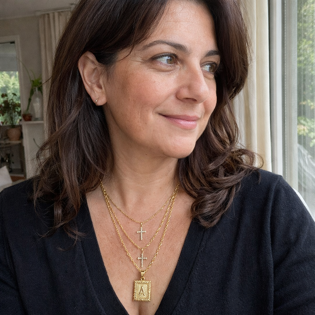Set de Collares Inicial y Cruz Oro
