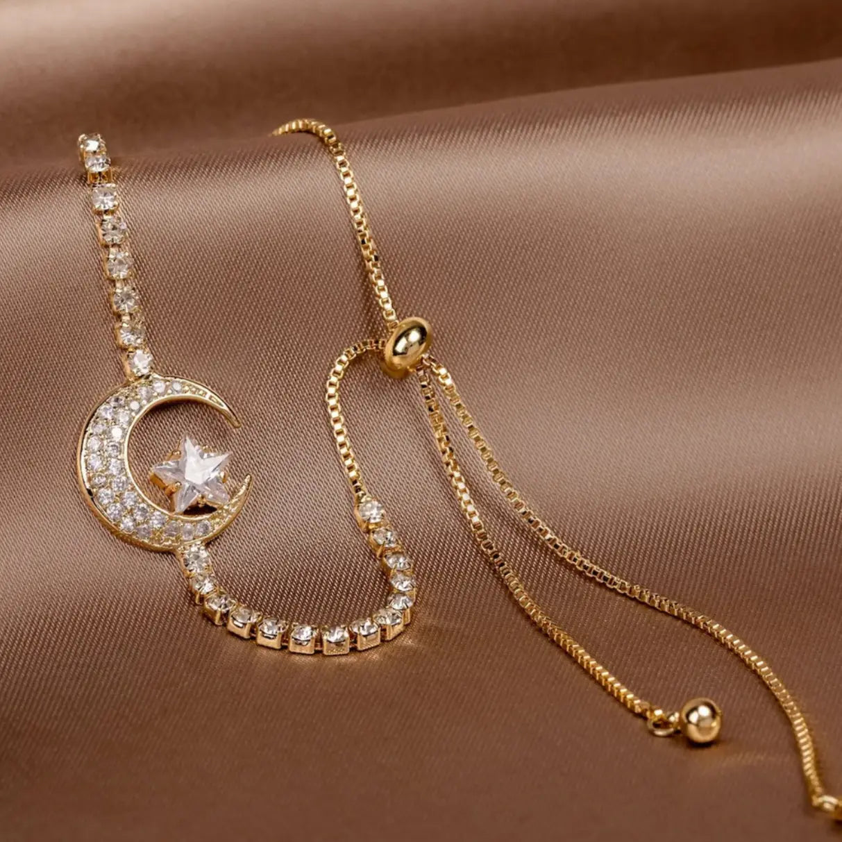 Pulsera Colgante Luna Zirconio y Oro