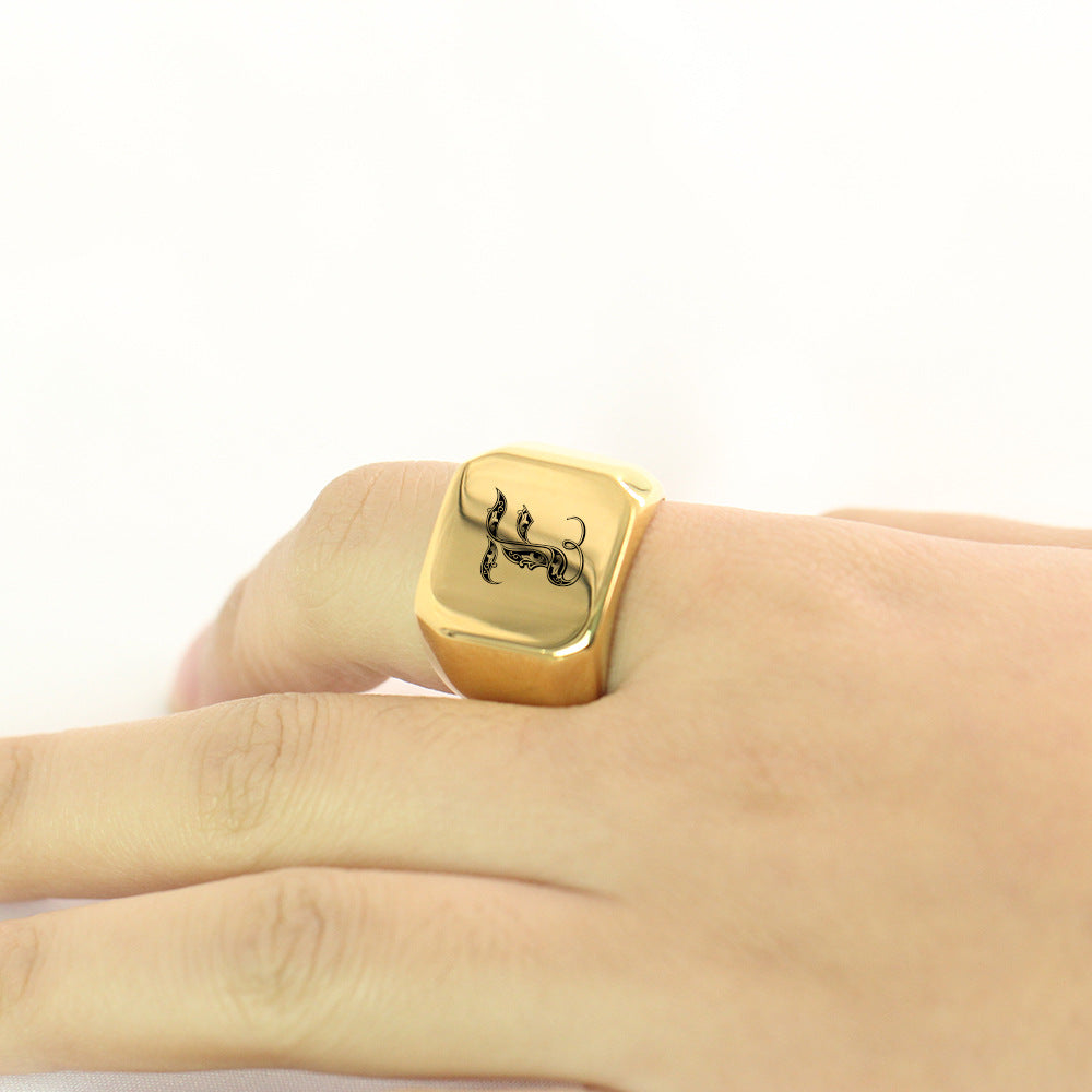 Anillo Clásico con Inicial Noble Oro