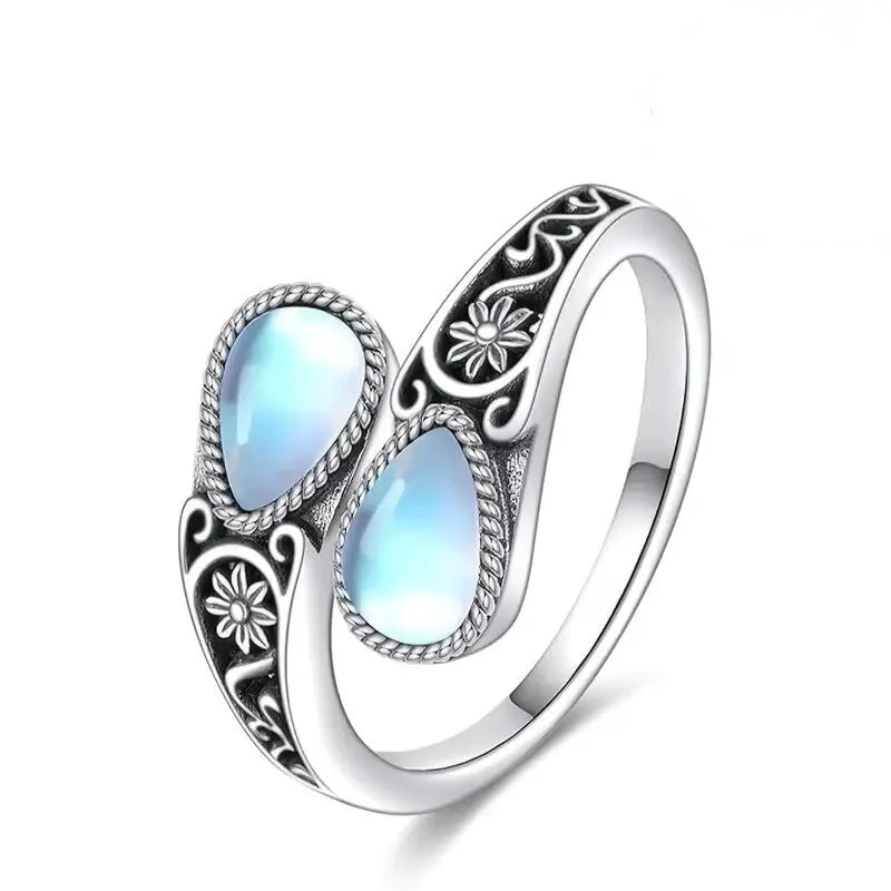 Anillo Elegante Flor de Piedra de Luna