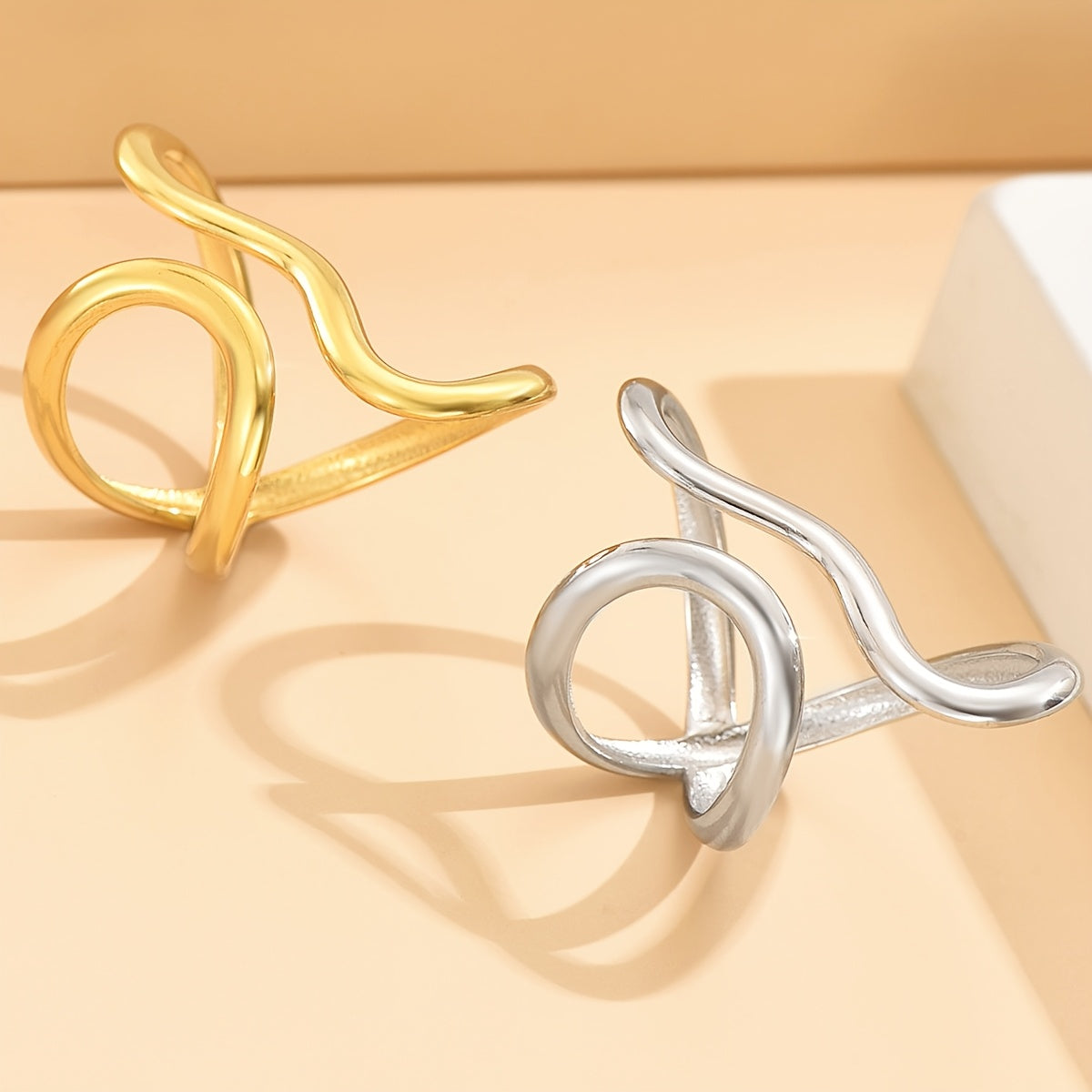 Anillo Chic Onda Asimétrica