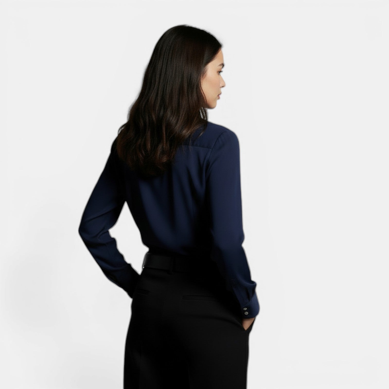 Camicia da donna ampia con risvolto e bottoni a maniche lunghe
