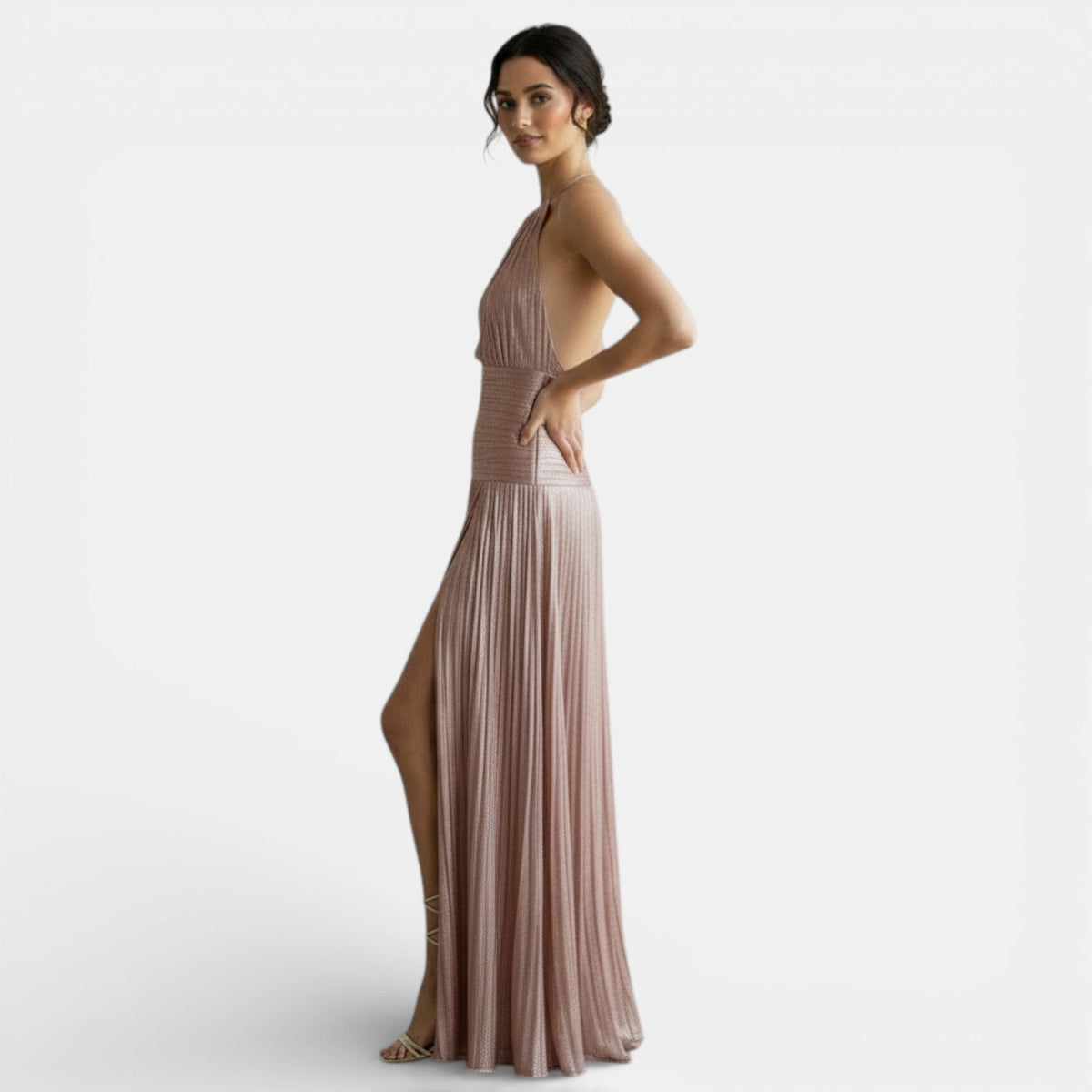 Vestido Halter Plisado con Abertura