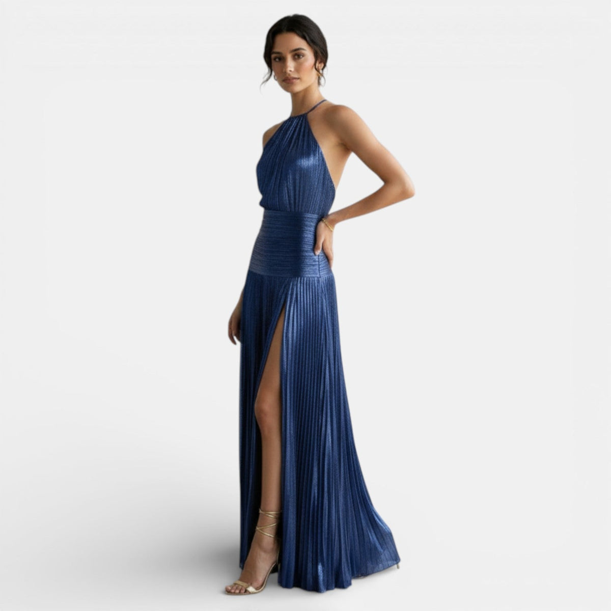 Vestido Halter Plisado con Abertura