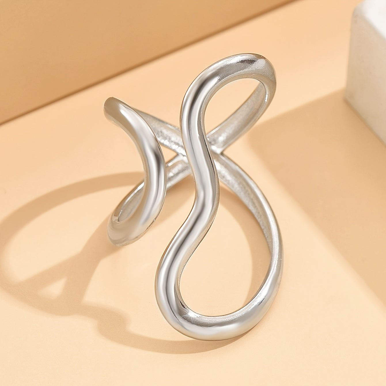 Anillo Chic Onda Asimétrica