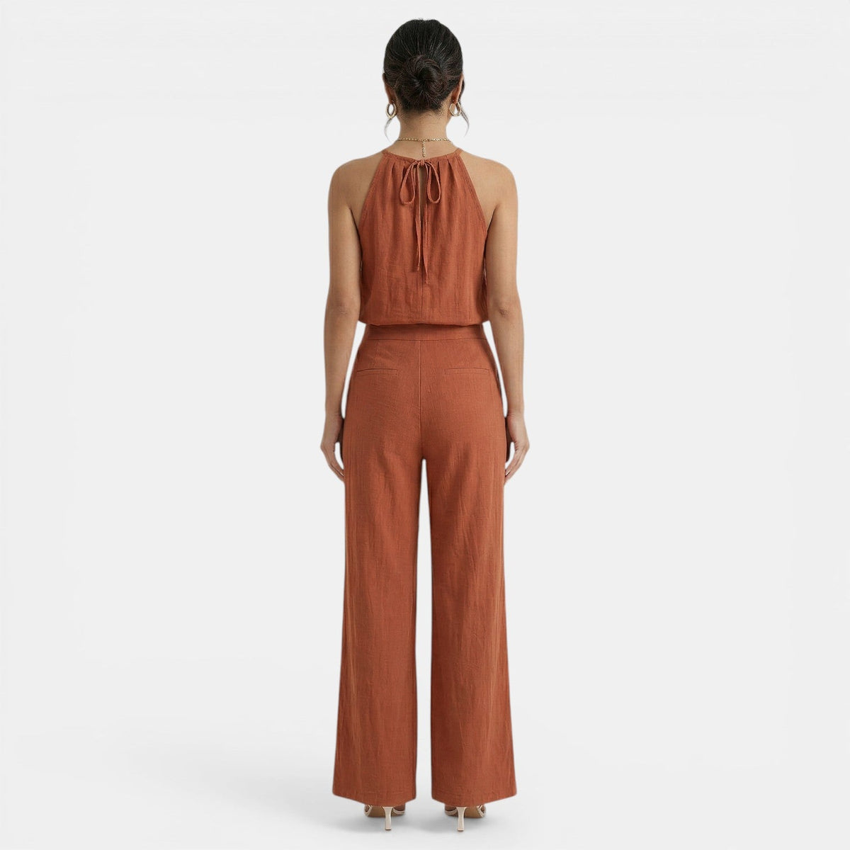 Conjunto Mujer Halter Calado de Lino y Pantalón Ancho