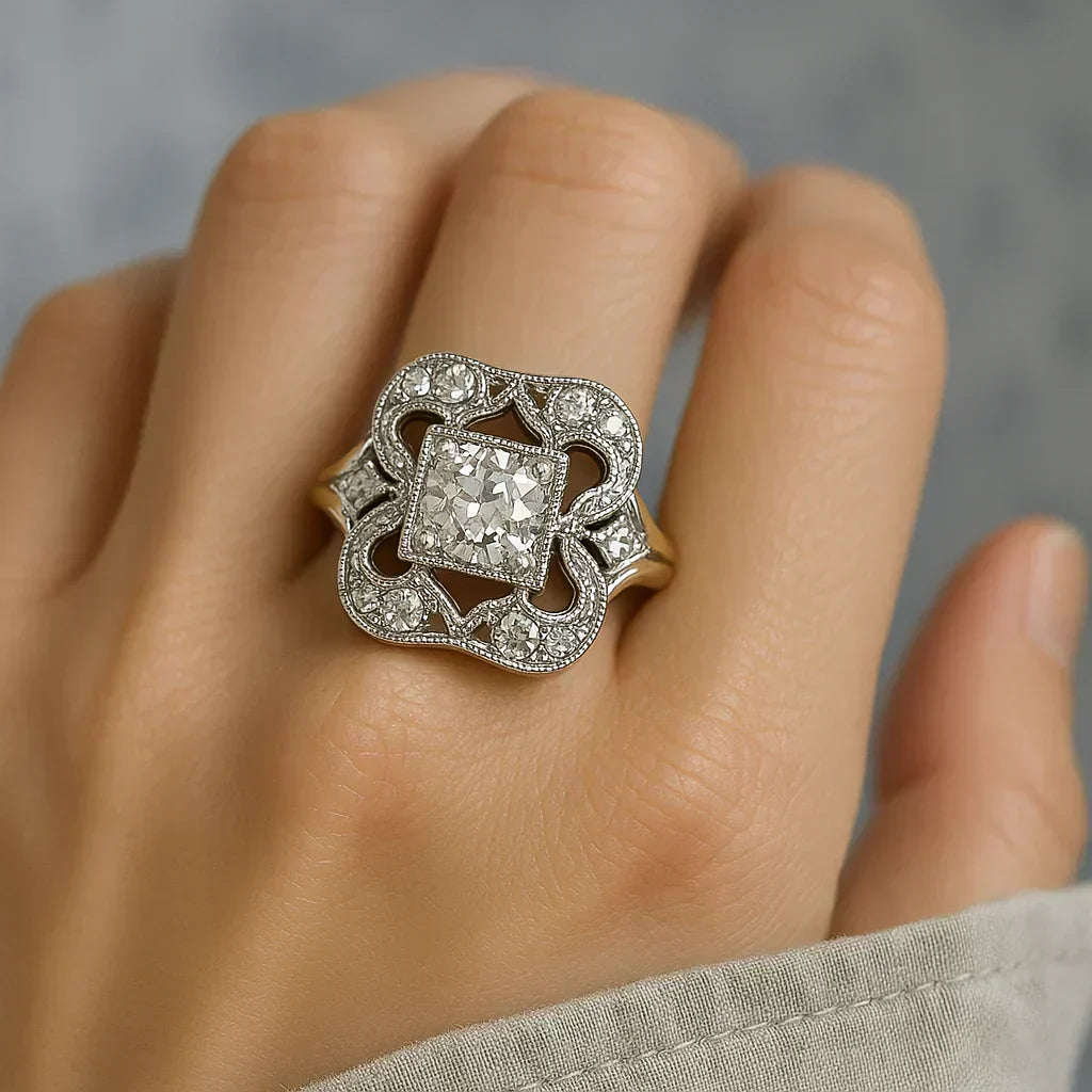 Anillo Clásico Oro con Circonia Vintage