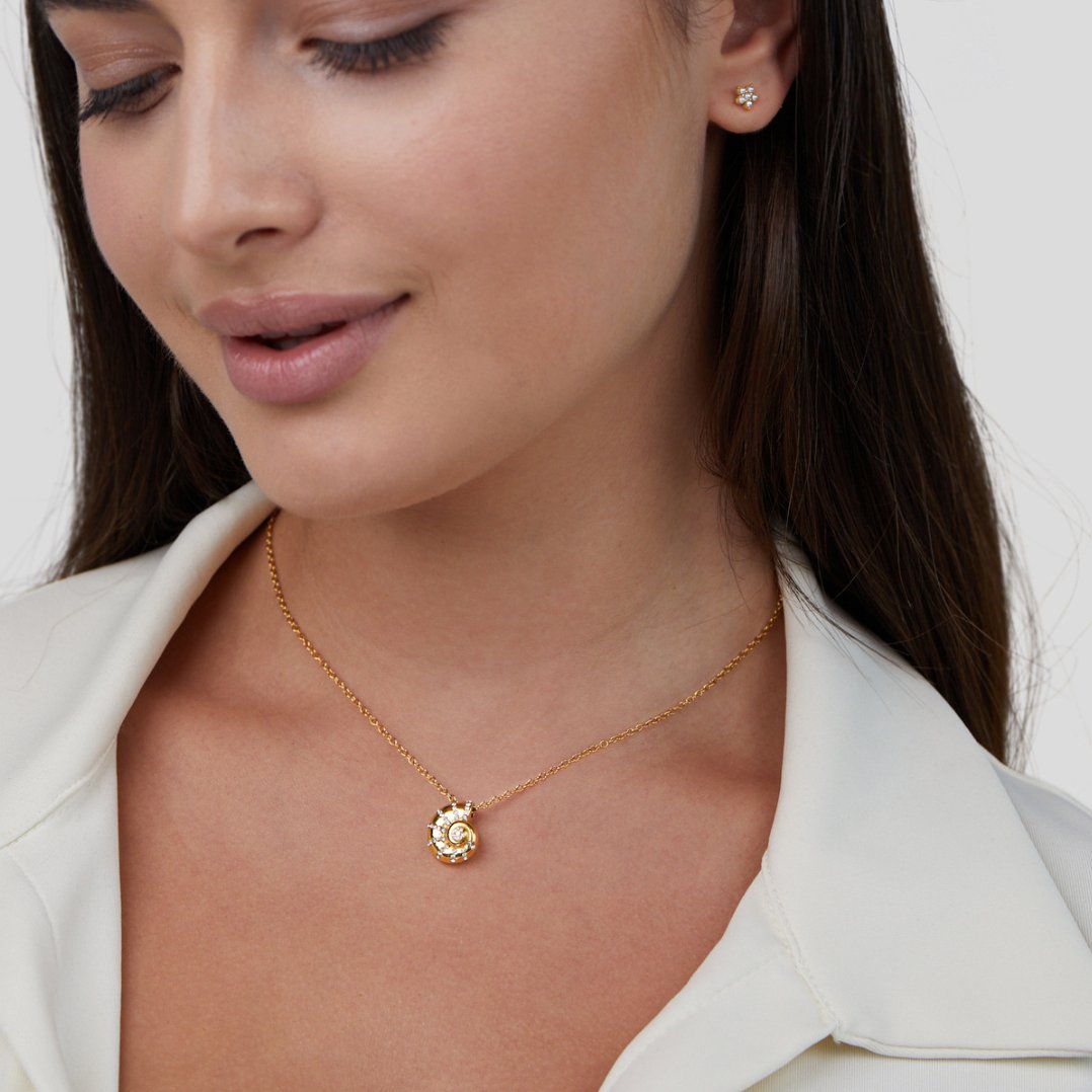 Collar Colgante Concha de Cristal en Oro