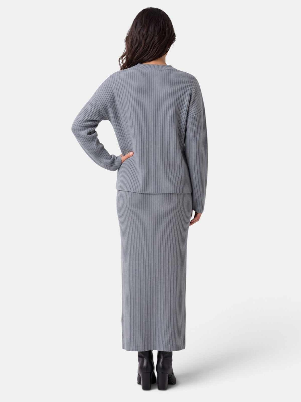 Conjunto Mujer Suéter y Falda
