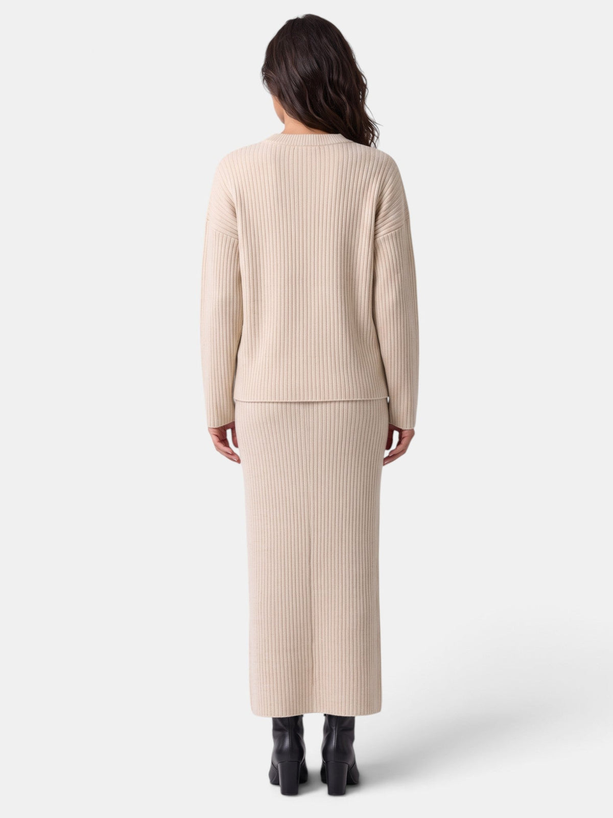 Conjunto Mujer Suéter y Falda