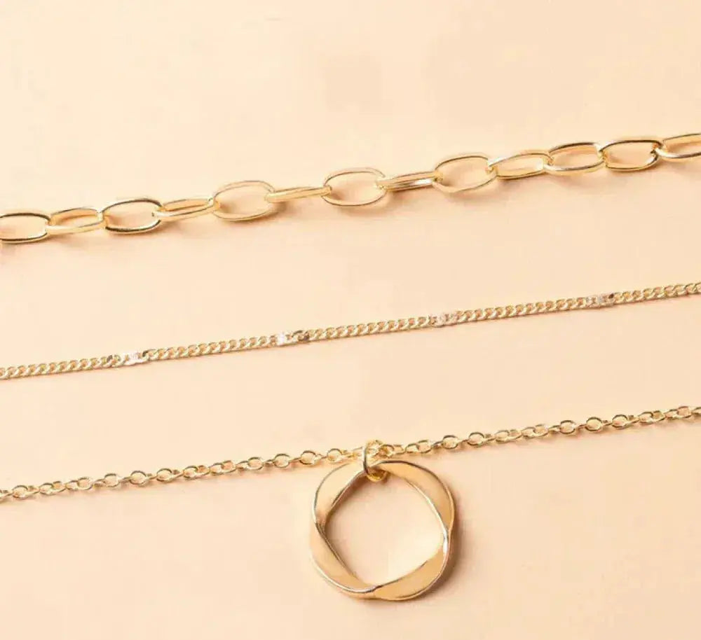 Collar Clásico Oro en Capas con Colgante