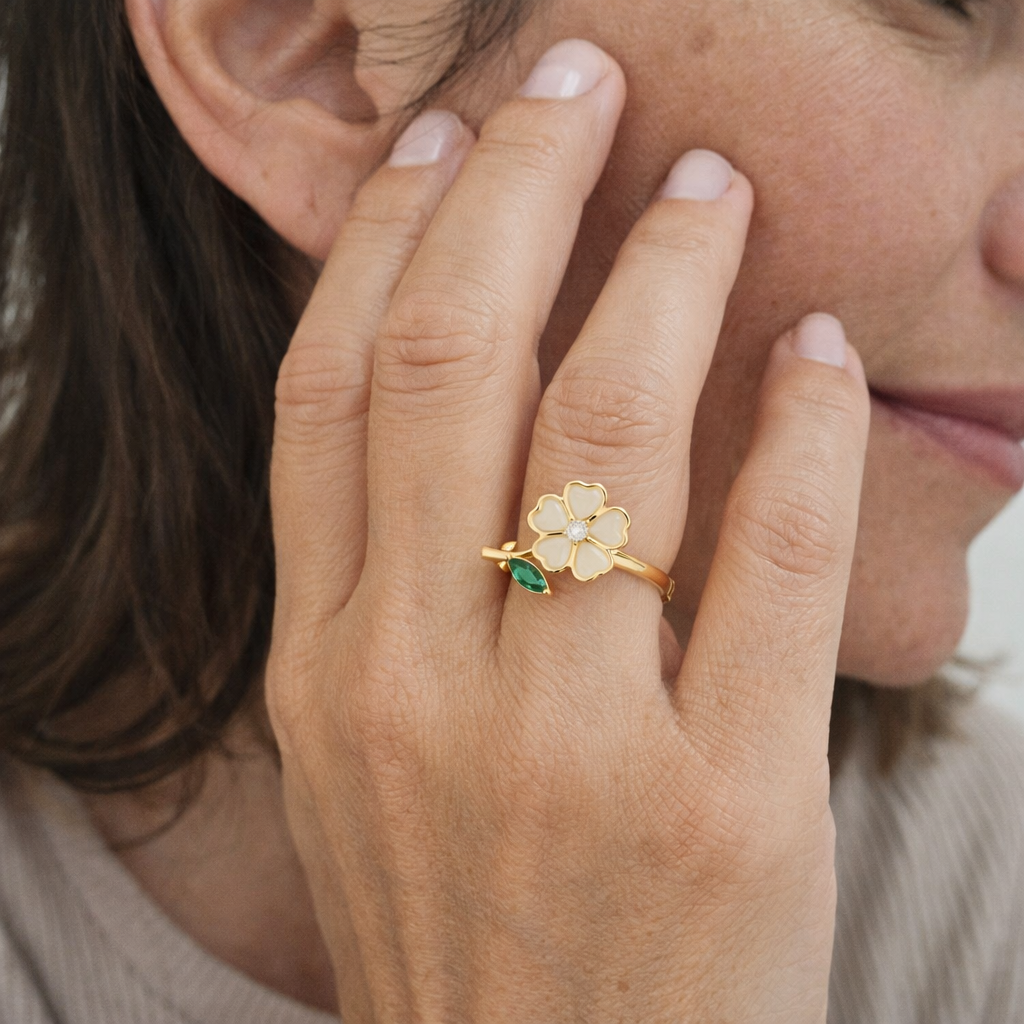 Anillo Giratorio Flor y Hoja Esmeralda