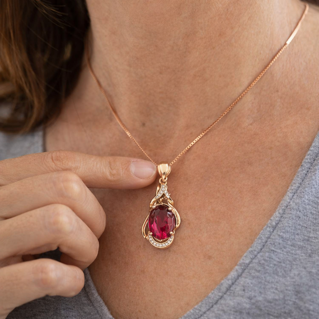 Collar Oro con Cristal Rojo