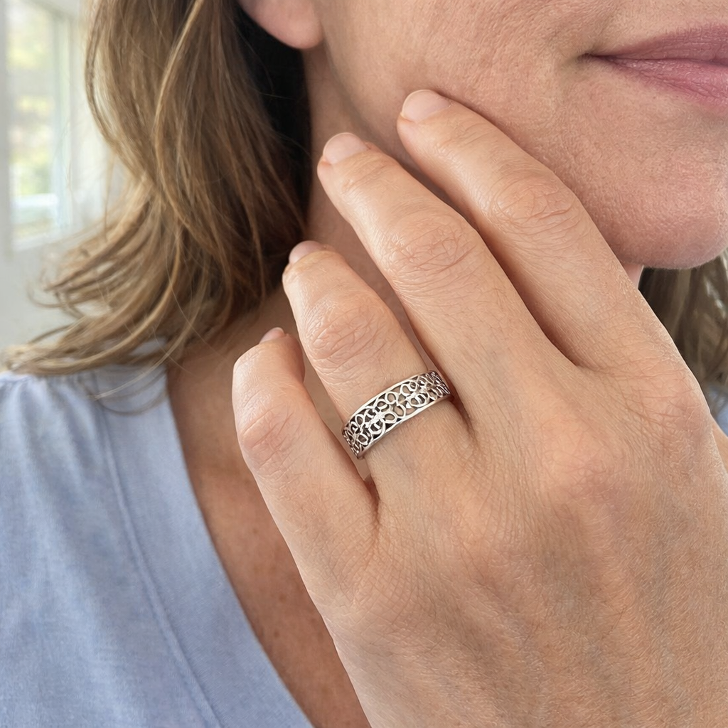 Anillo Daria Flor Delicada Oro Blanco