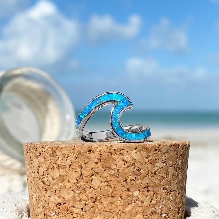 Anillo Ondulado Plata con Ópalo Azul