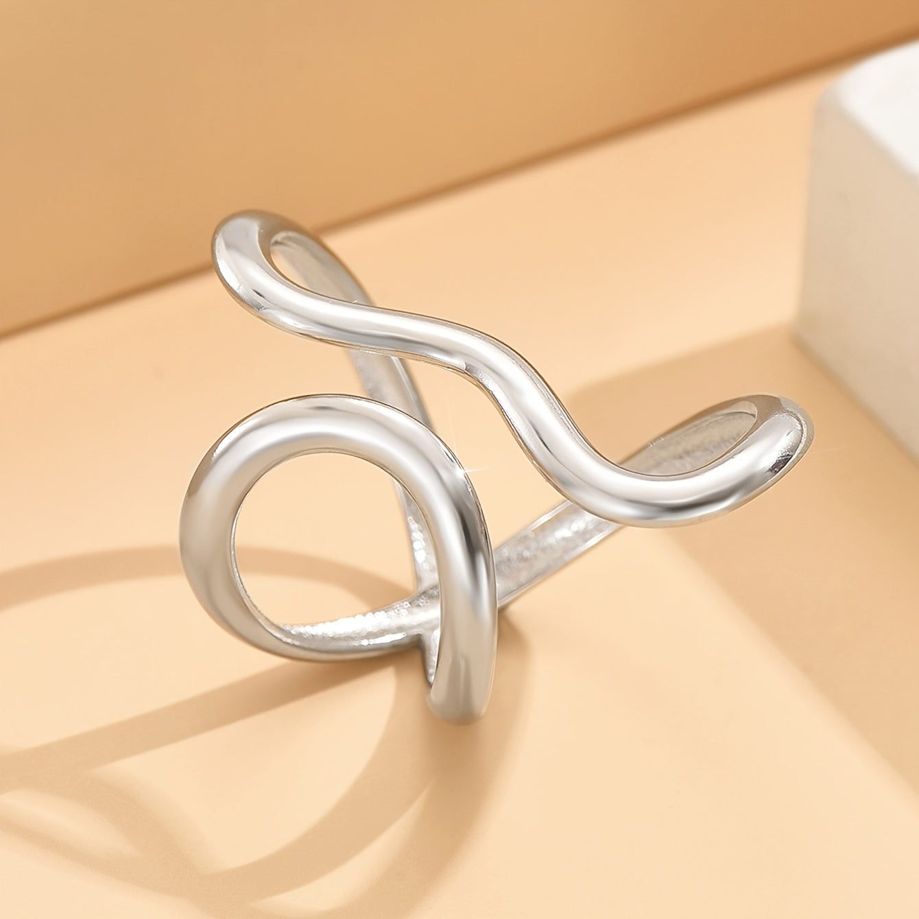 Anillo Chic Onda Asimétrica
