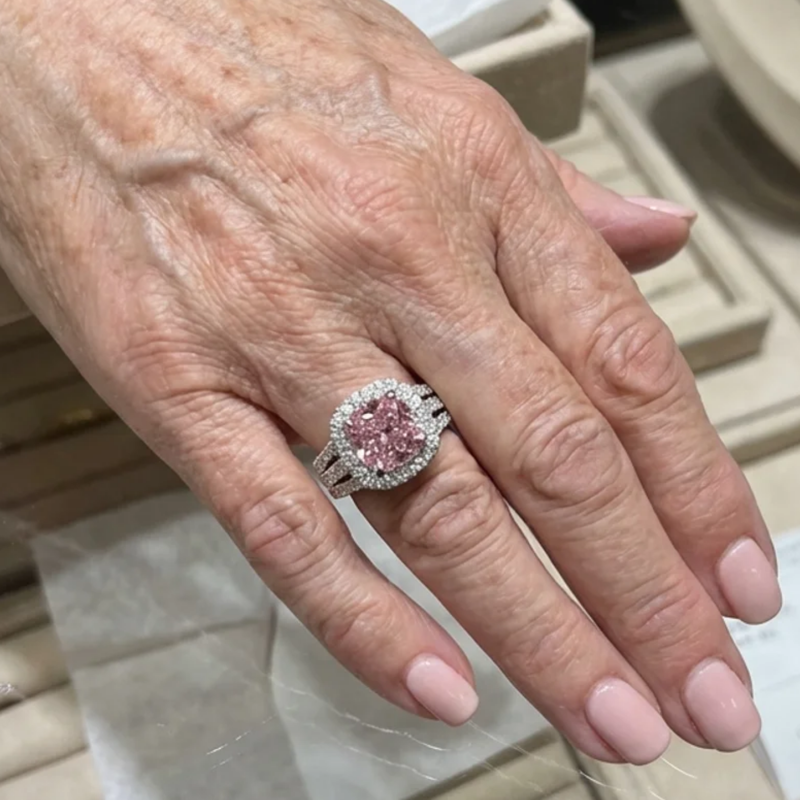 Anillo Halo Emperatriz Rosa Suave