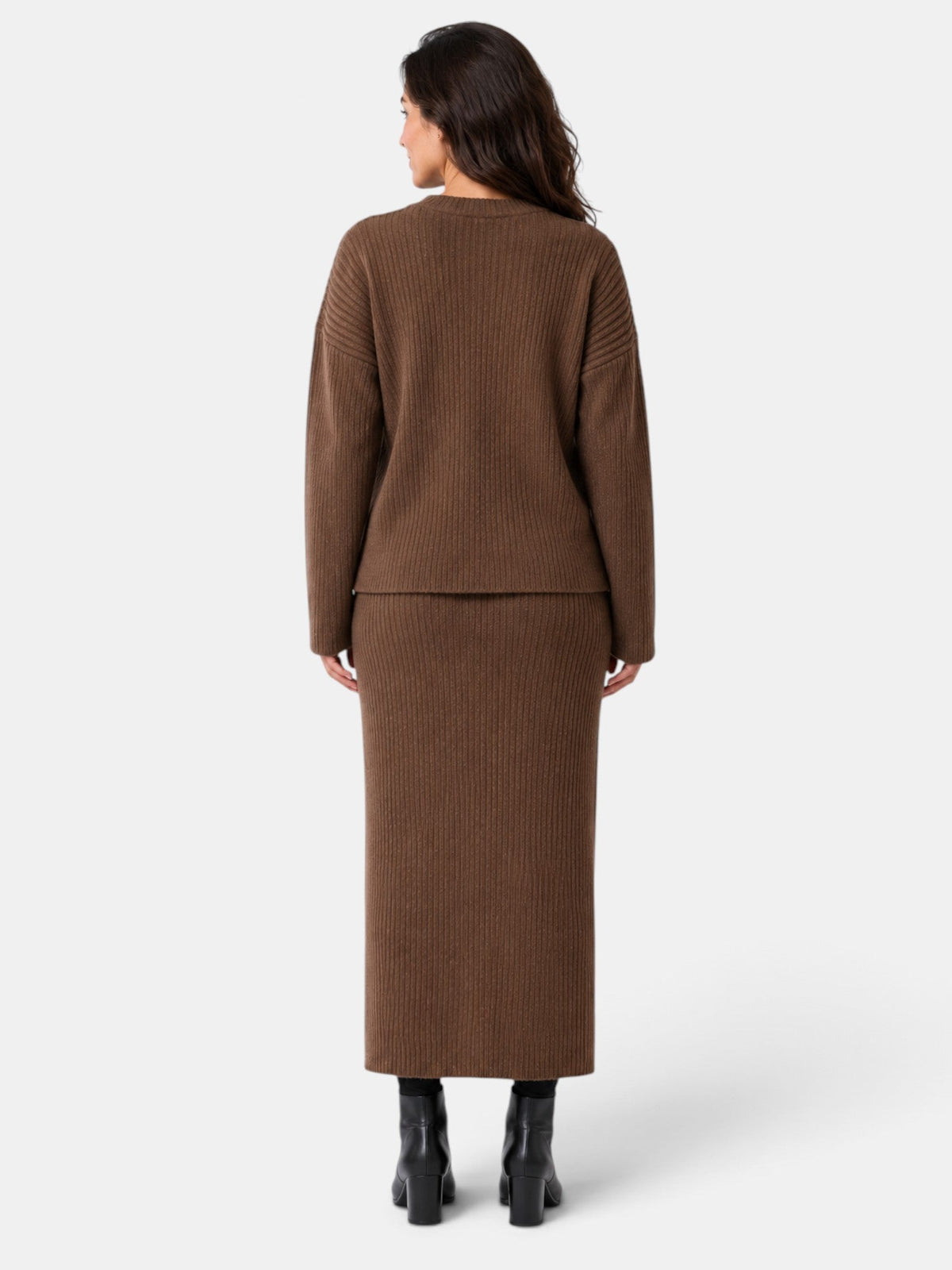 Conjunto Mujer Suéter y Falda