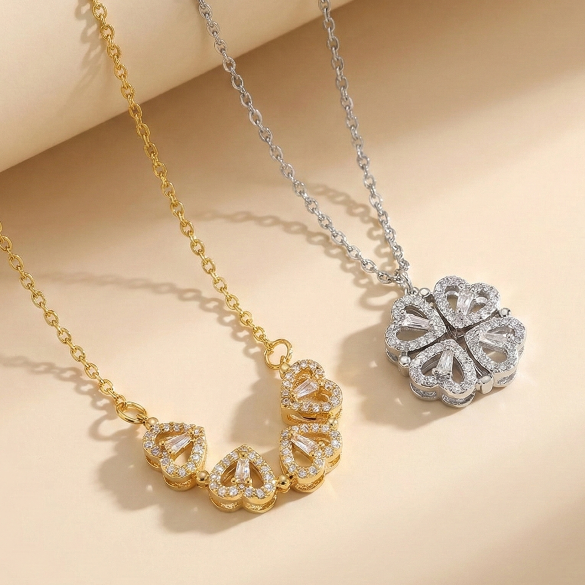 Collana a quadrifoglio con cuore pieghevole magnetico