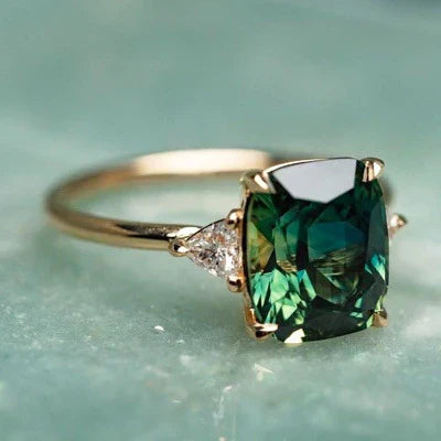 Anillo Oro con Piedra de Inspiración Vintage