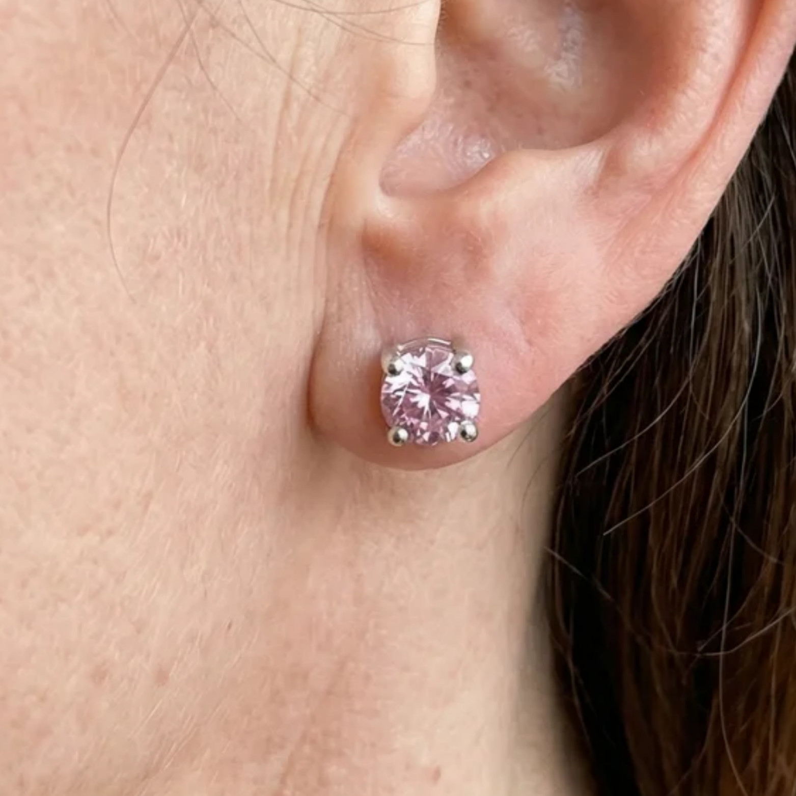 Pendientes Stud Redondos Zafiro Rosa