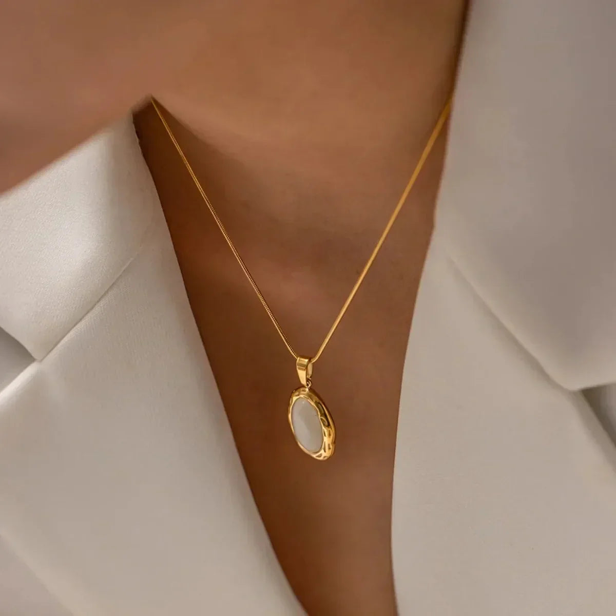 Collar Oro con Ópalo Ojo de Gato Oval