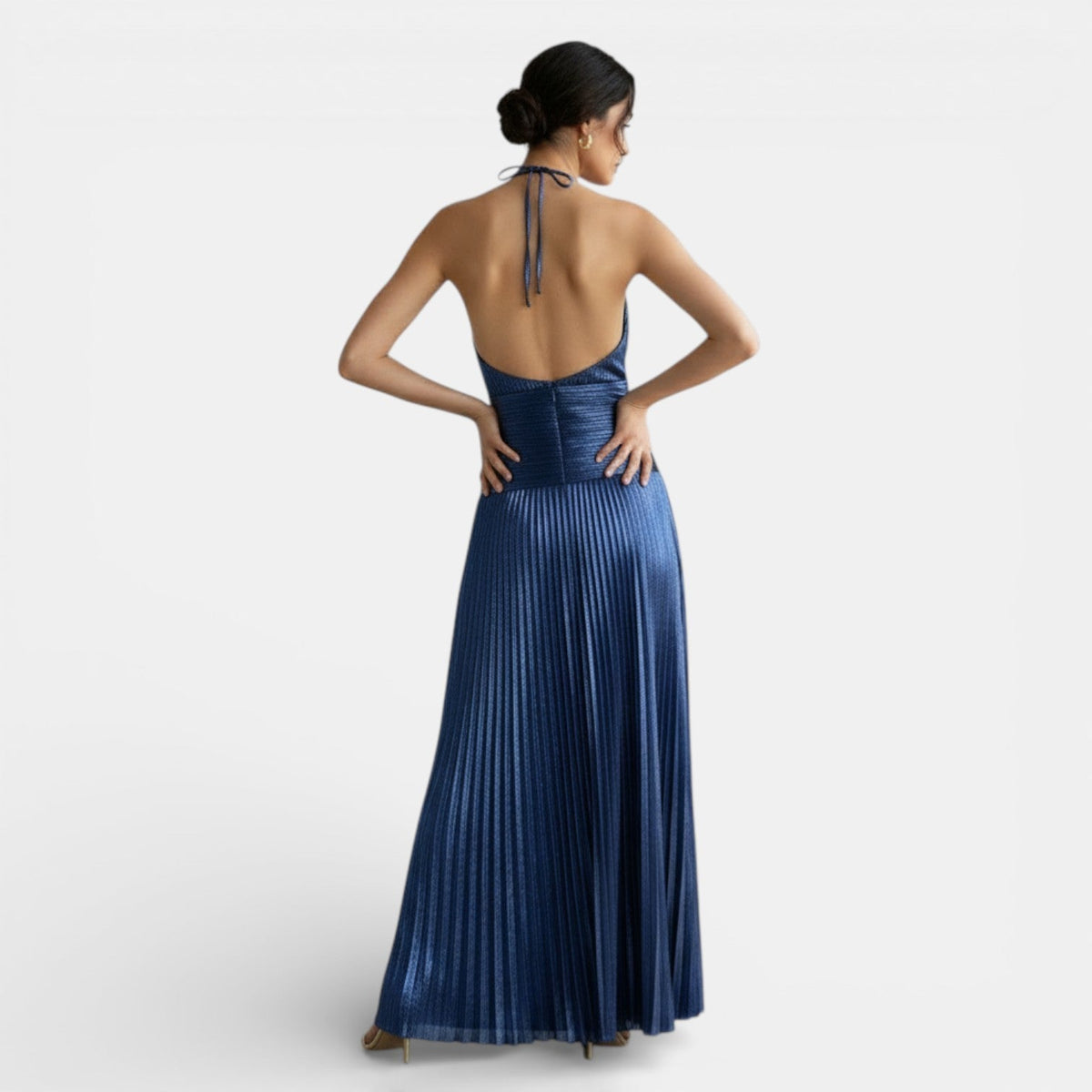 Vestido Halter Plisado con Abertura