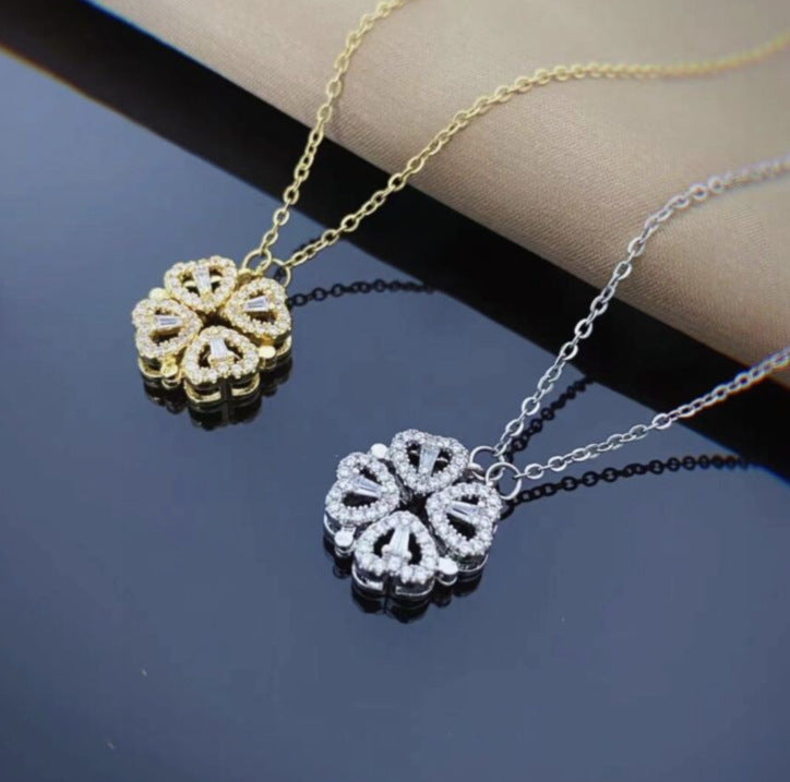 Collana a quadrifoglio con cuore pieghevole magnetico