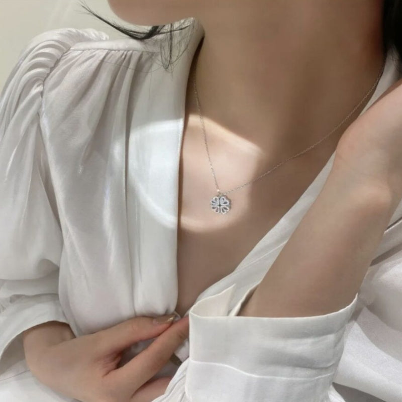 Collana a quadrifoglio con cuore pieghevole magnetico