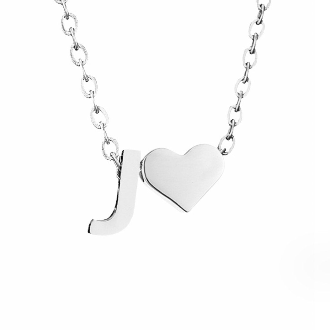 Collar Inicial Atemporal con Corazón