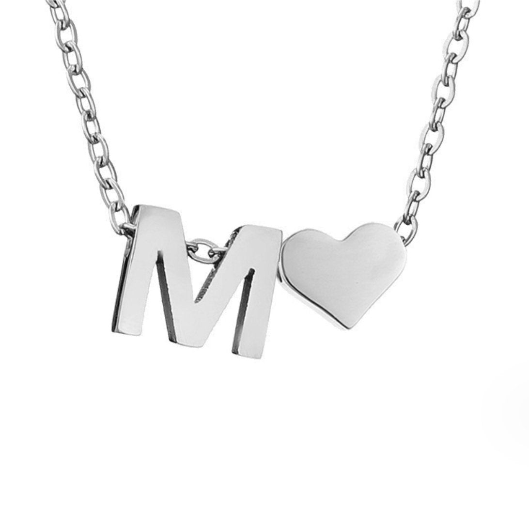 Collar Inicial Atemporal con Corazón