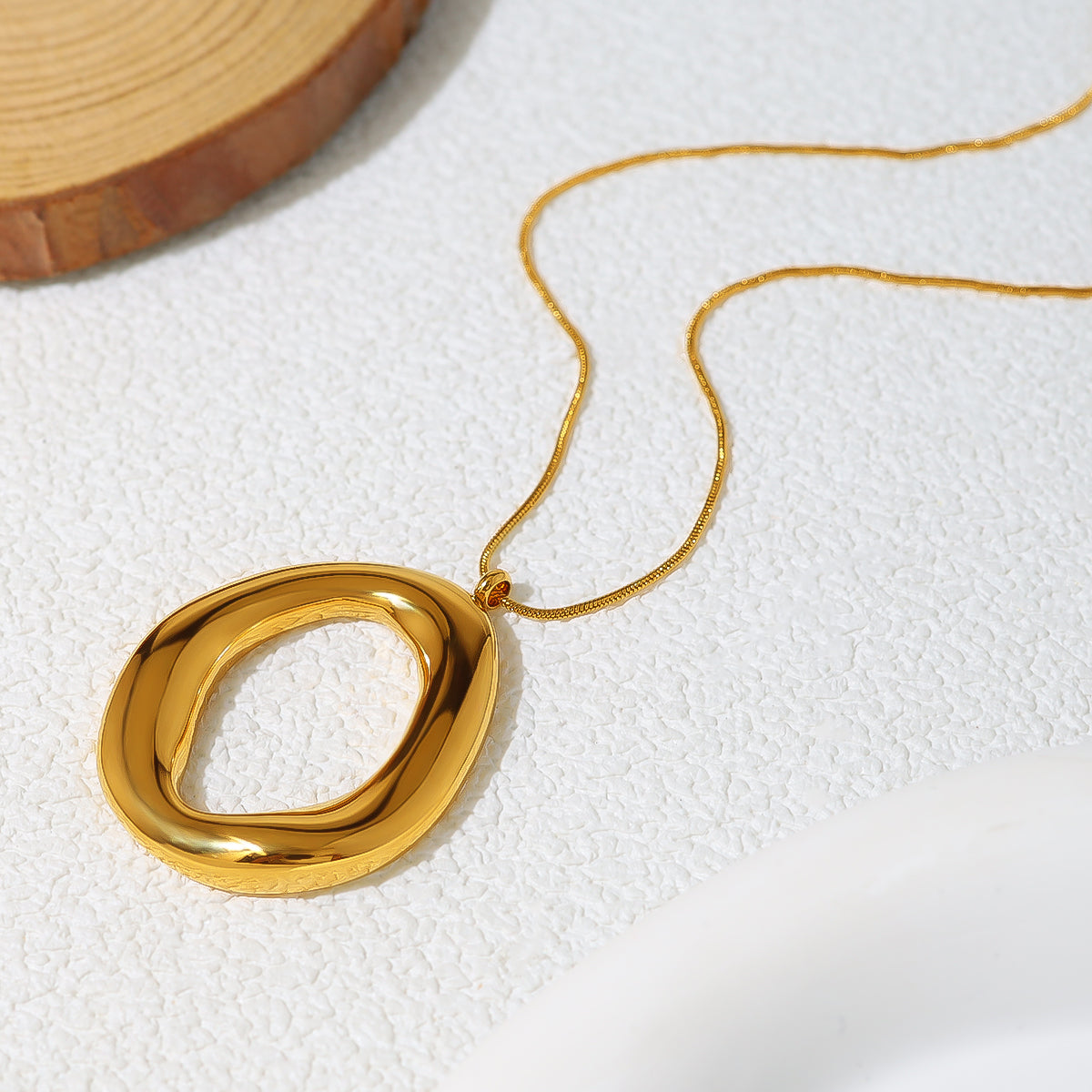 Collar Oval Dorado Chapado en Oro