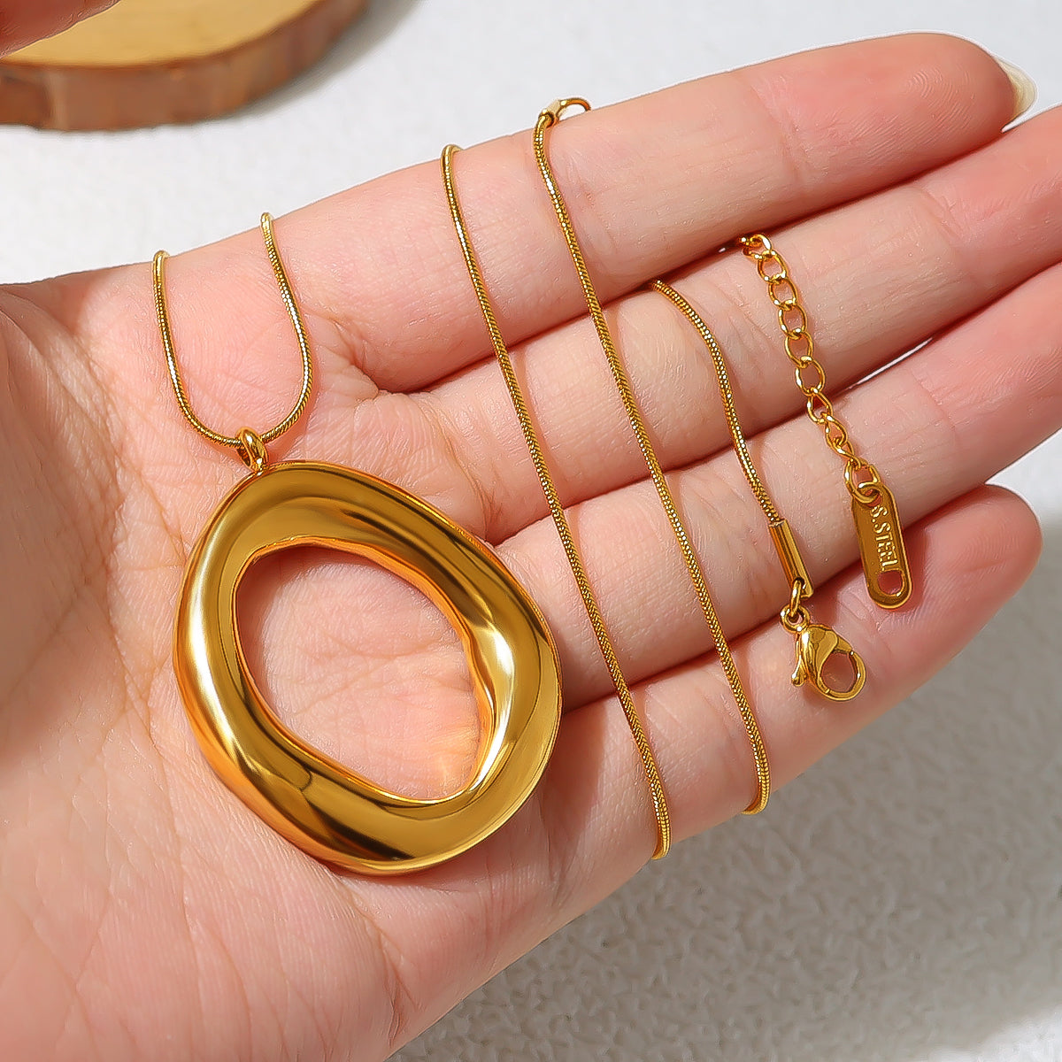 Collar Oval Dorado Chapado en Oro