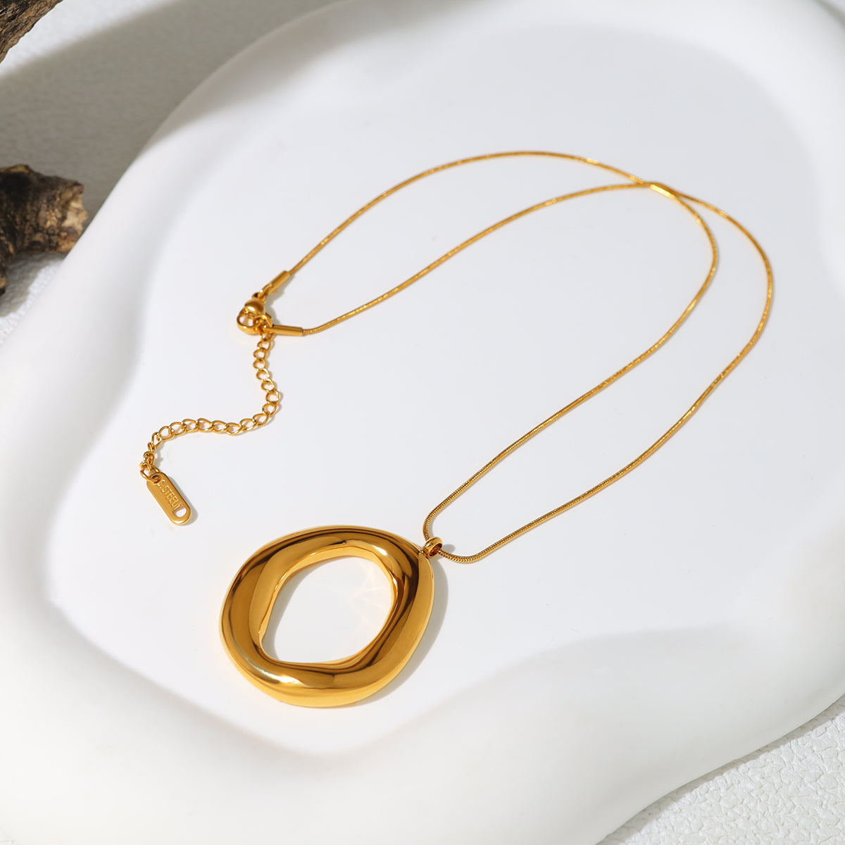 Collar Oval Dorado Chapado en Oro