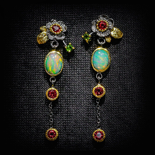 Pendientes Boho Ópalo y Zirconios Rojos