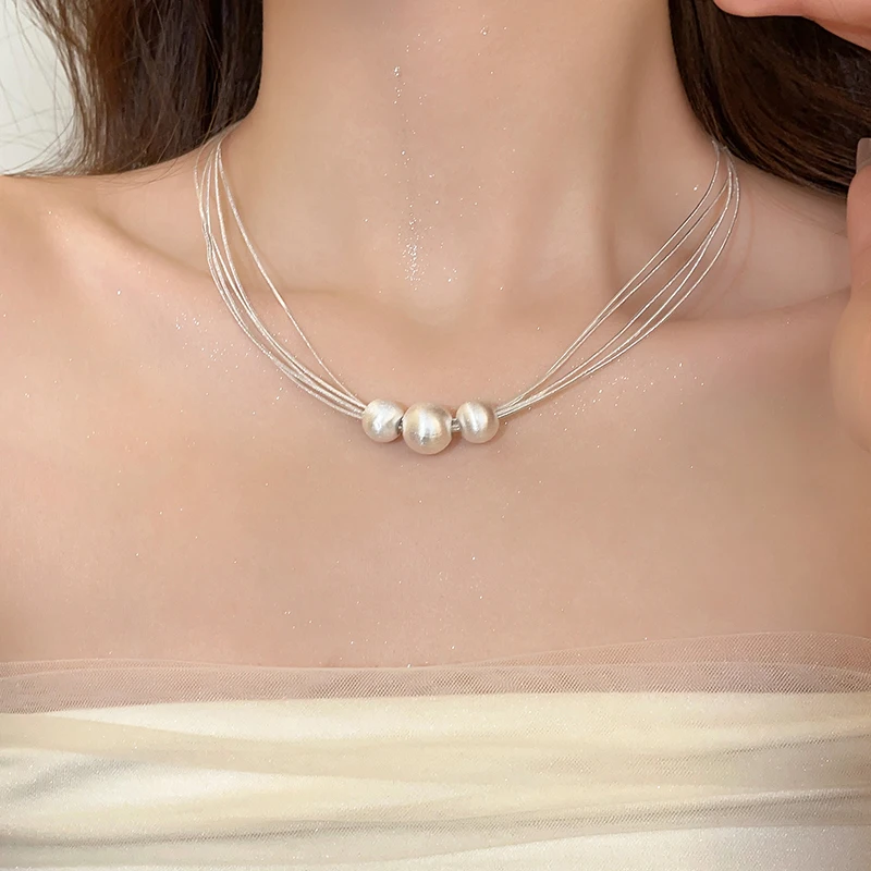 Collar en Capas con Perlas Blancas