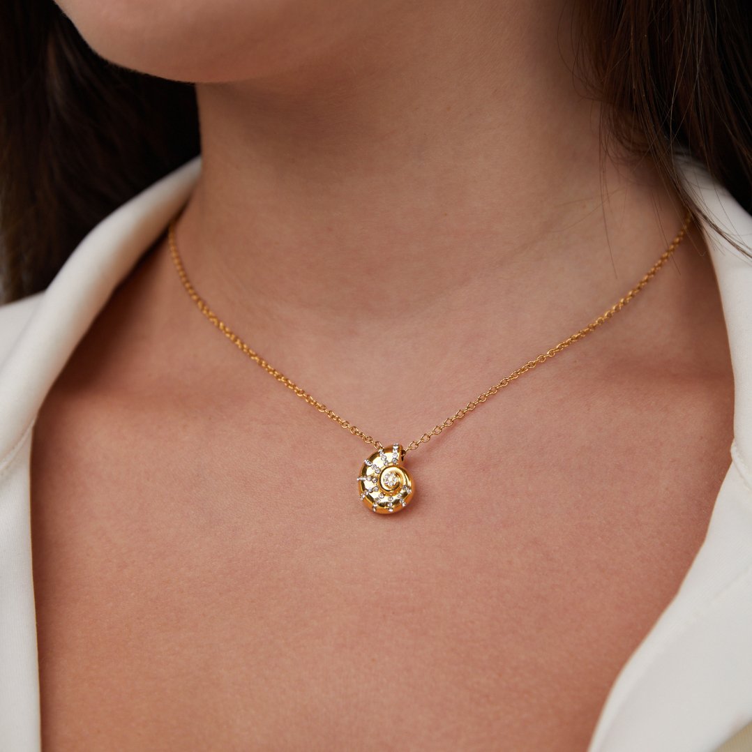 Collar Colgante Concha de Cristal en Oro