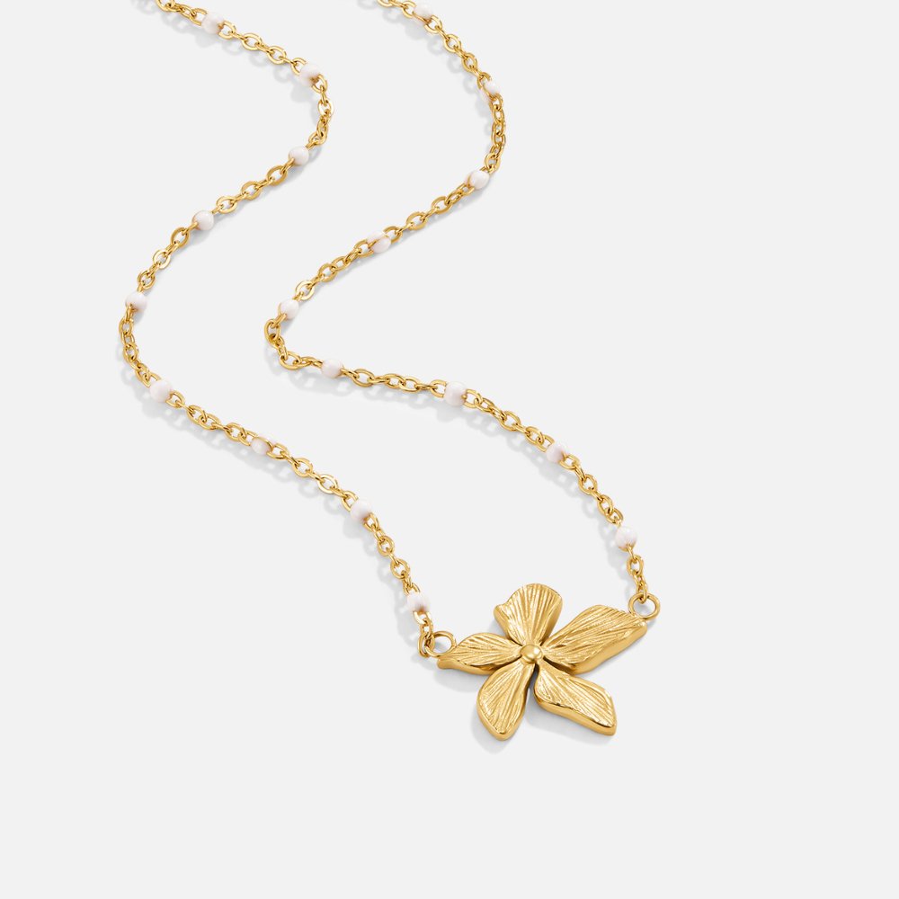 Collar Elegante con Flor en Oro