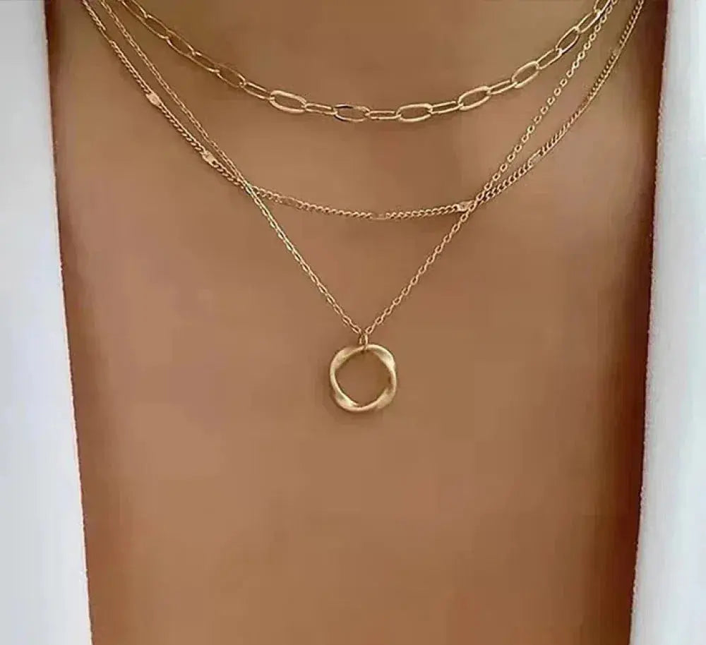 Collar Clásico Oro en Capas con Colgante